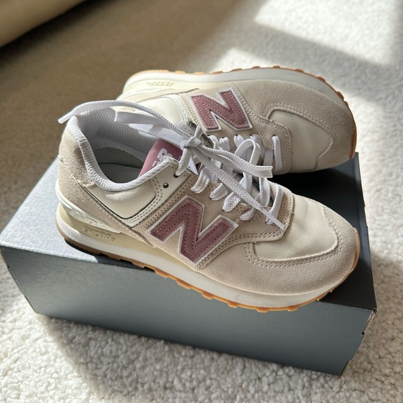 New Balance Women's 574 Beige Pink/Rose Sneakers - Picture 3 of 7